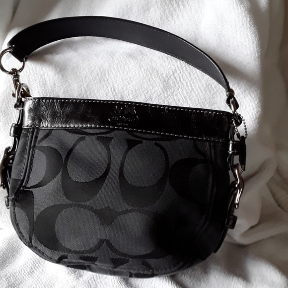 Coach Handbags - Coach purse. MAKE REASONABLE OFFER 😀